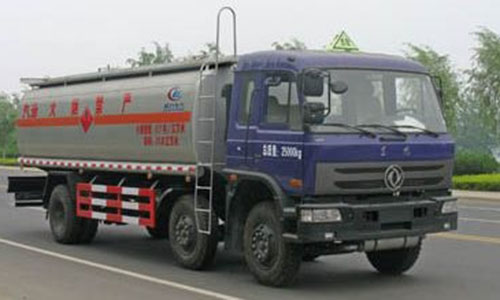 程力威牌CLW5250GYYT4型运油车